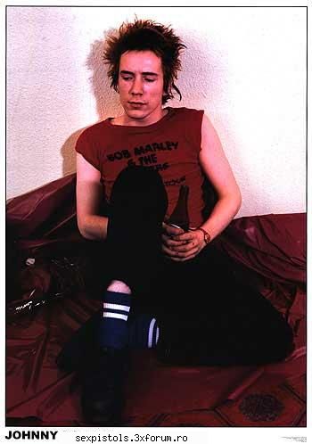 Johnny Rotten - aww c'mon he looks like a retard there! now - Pictures